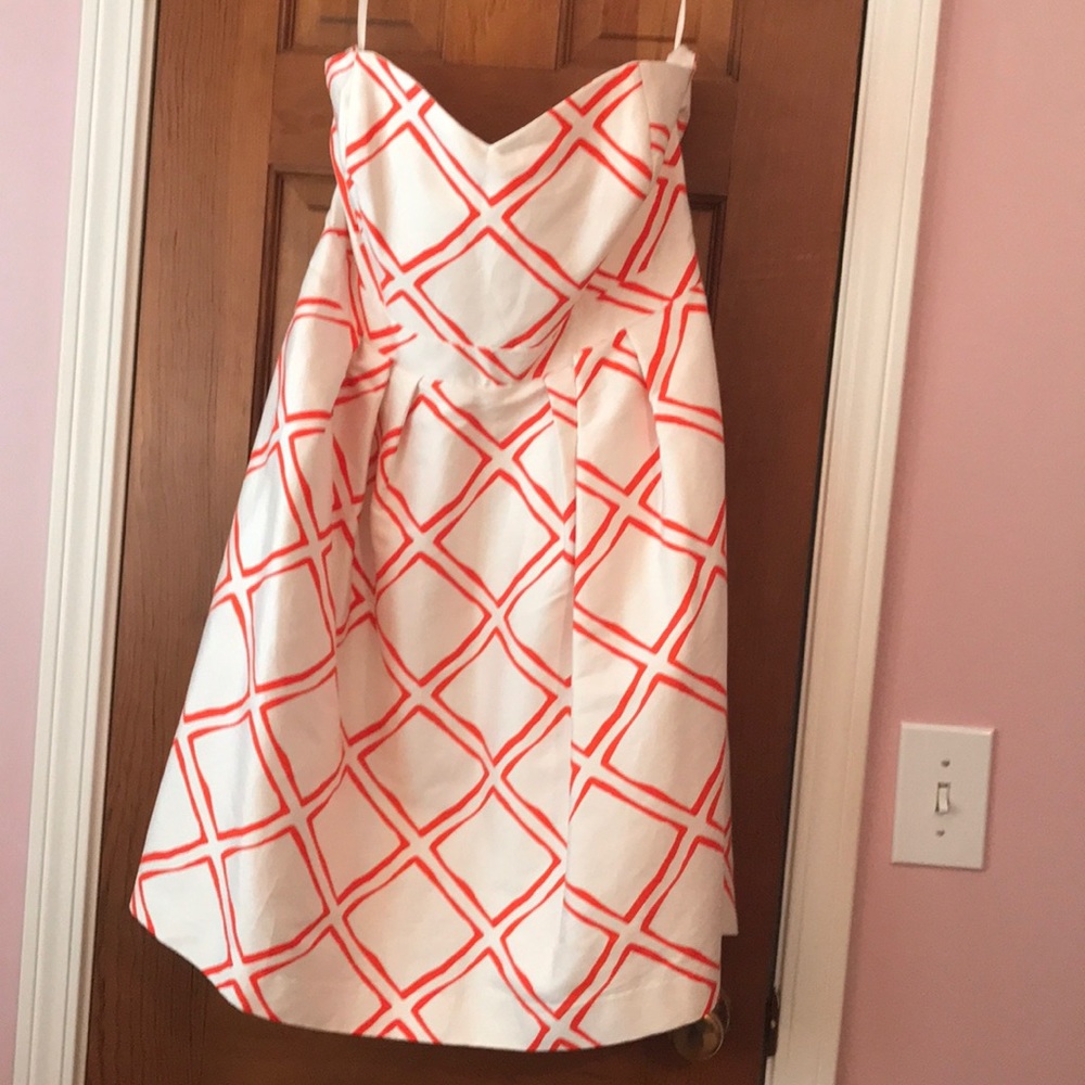 Elizabeth McKay White Strapless Midi Dress with Coral Geometric Print